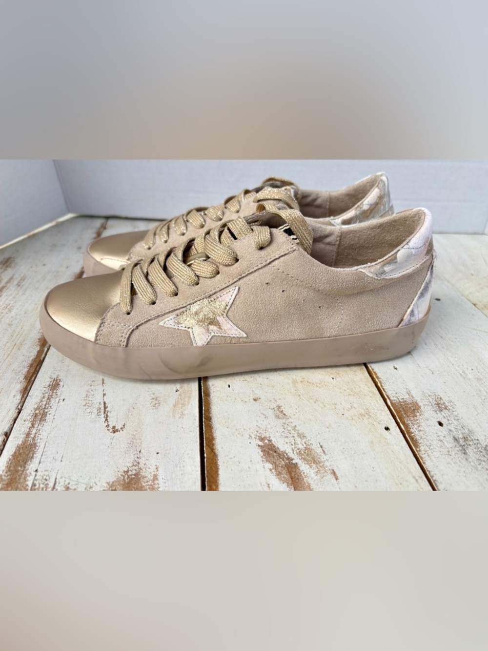 SHU SHOP Reya sneaker gold tone distressed star cowhide sz 8 NWOB - Picture 4 of 15